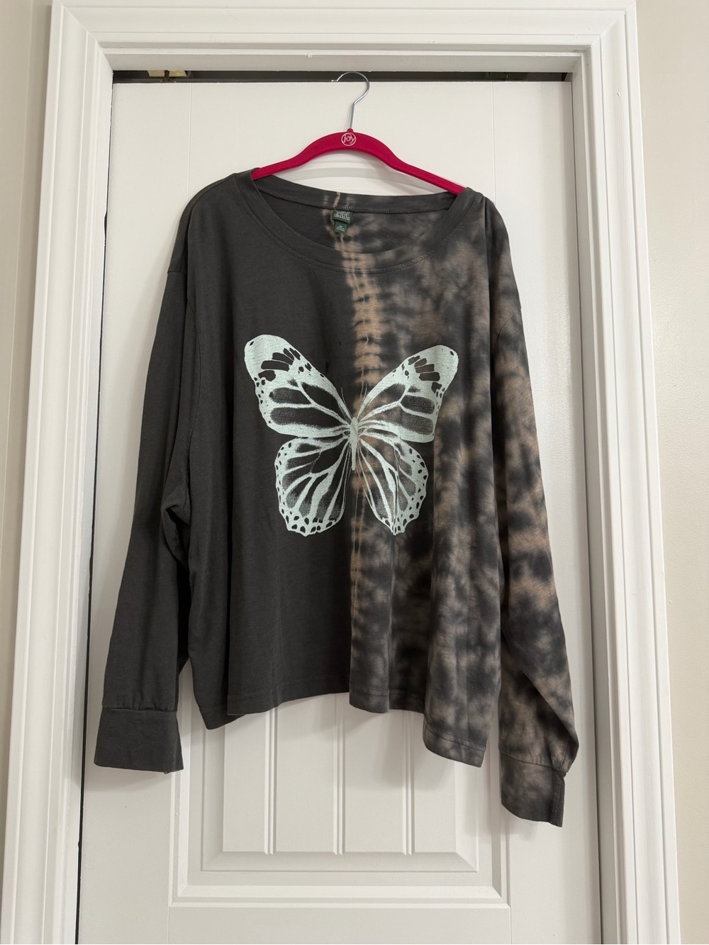 Butterfly Tie-Dye Cropped Long Sleeve Tee